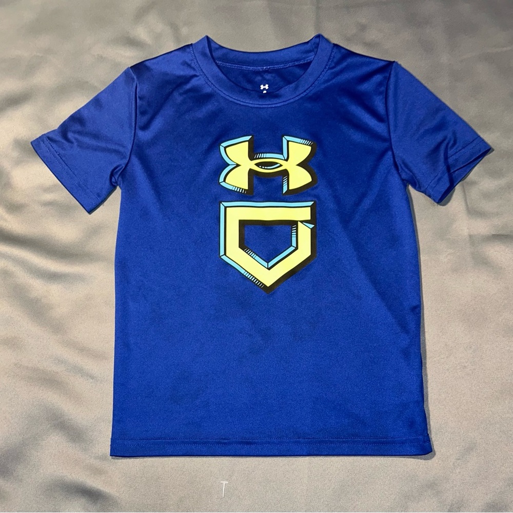 Under Armour Kids Blue and Yellow Tee. 
Ptp: 13.5" Length: 19"